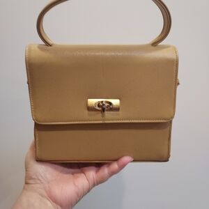 Elegant Tan Leather Handbag